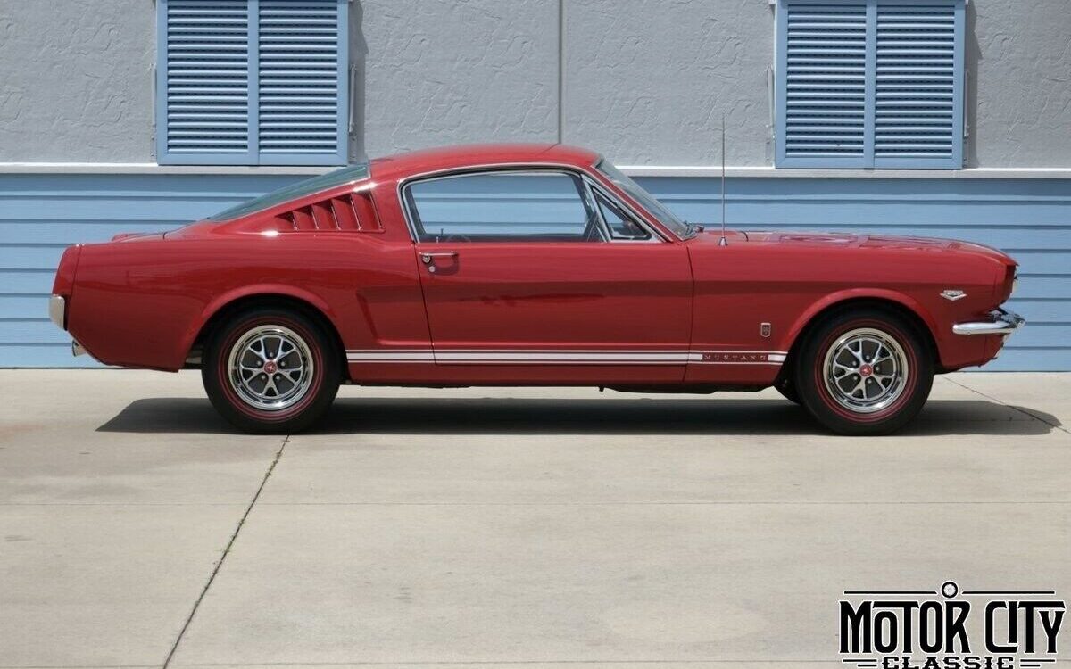 Ford-Mustang-1966-1