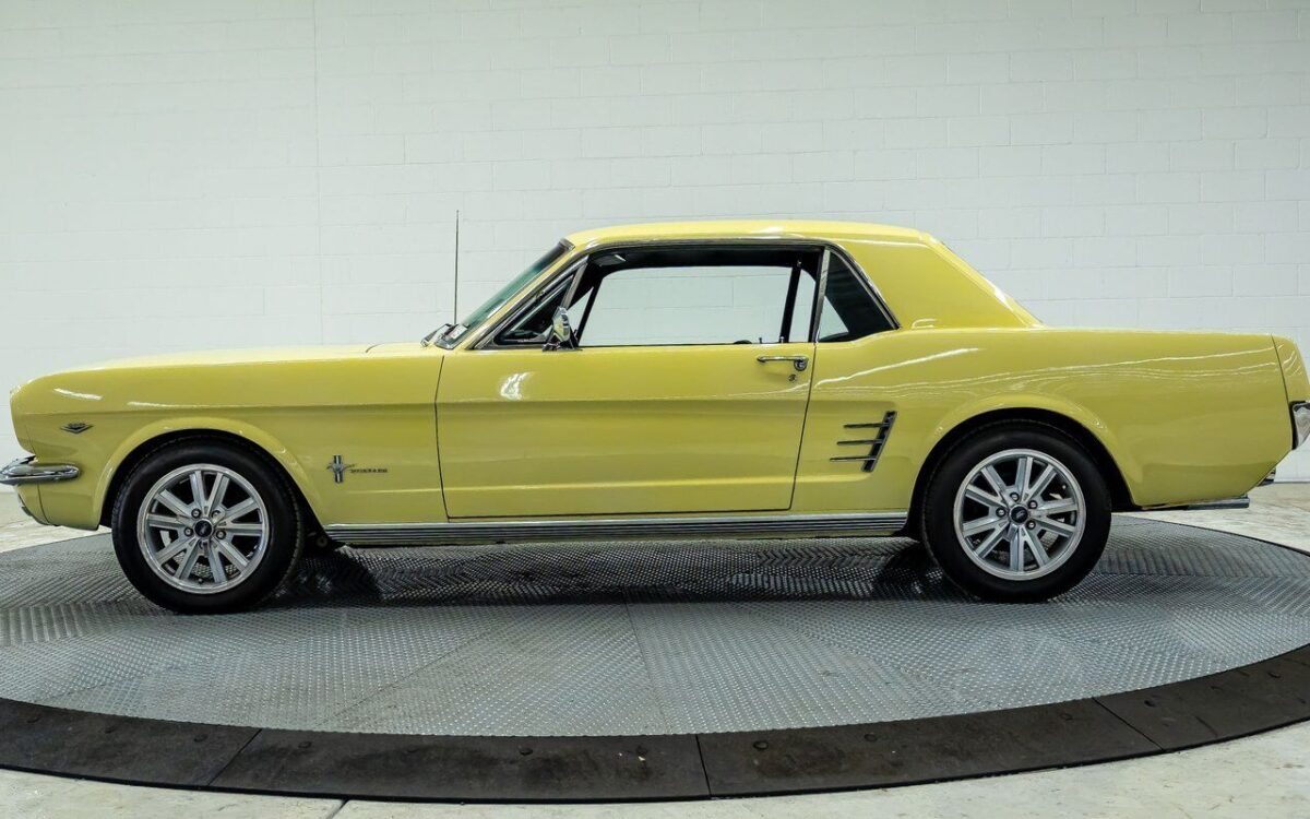 Ford-Mustang-1966-3