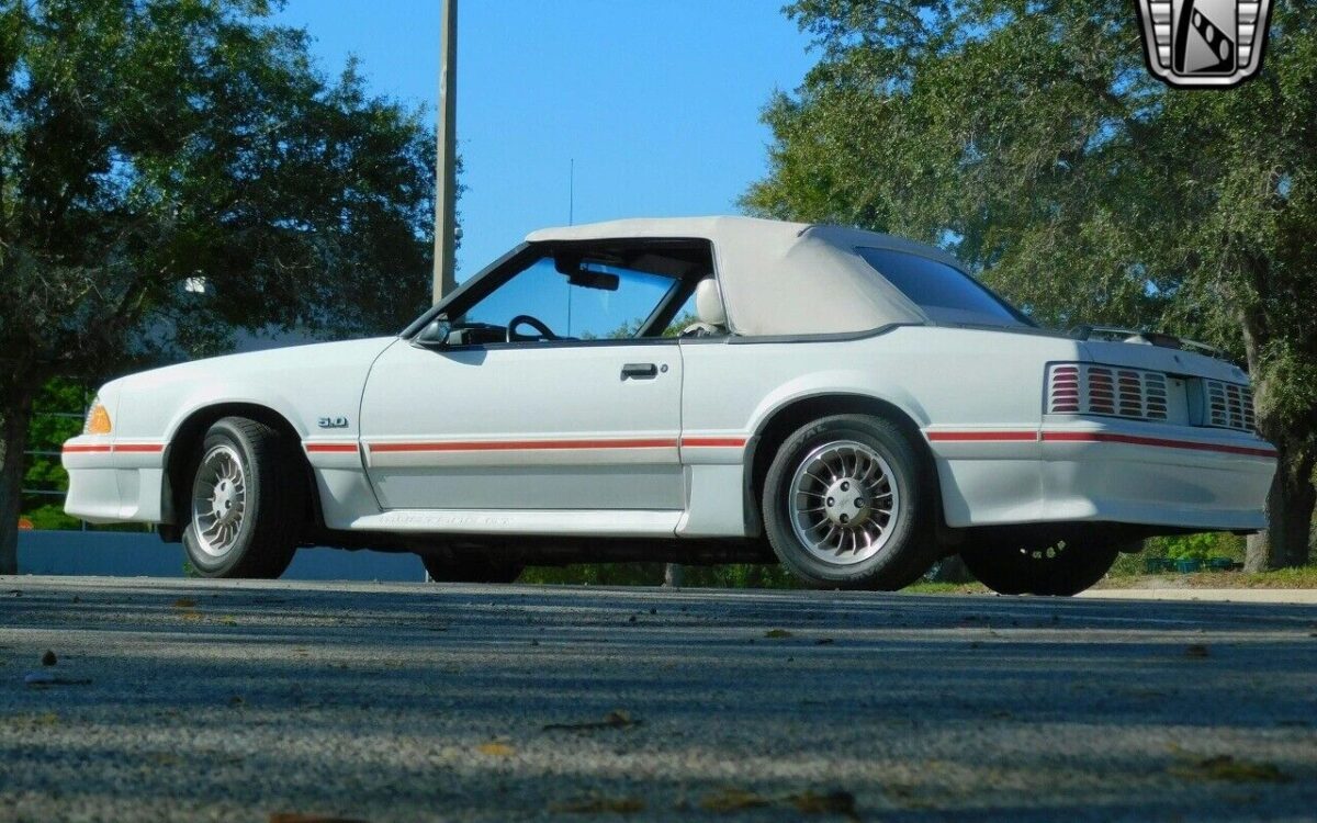 Ford-Mustang-1988-3