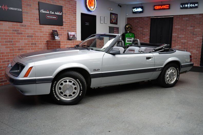 Ford-Mustang-Cabriolet-1986-3