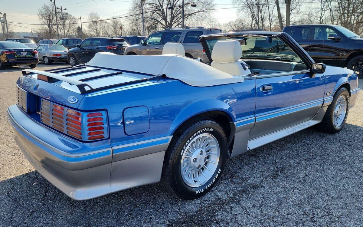 Ford-Mustang-Cabriolet-1988-1