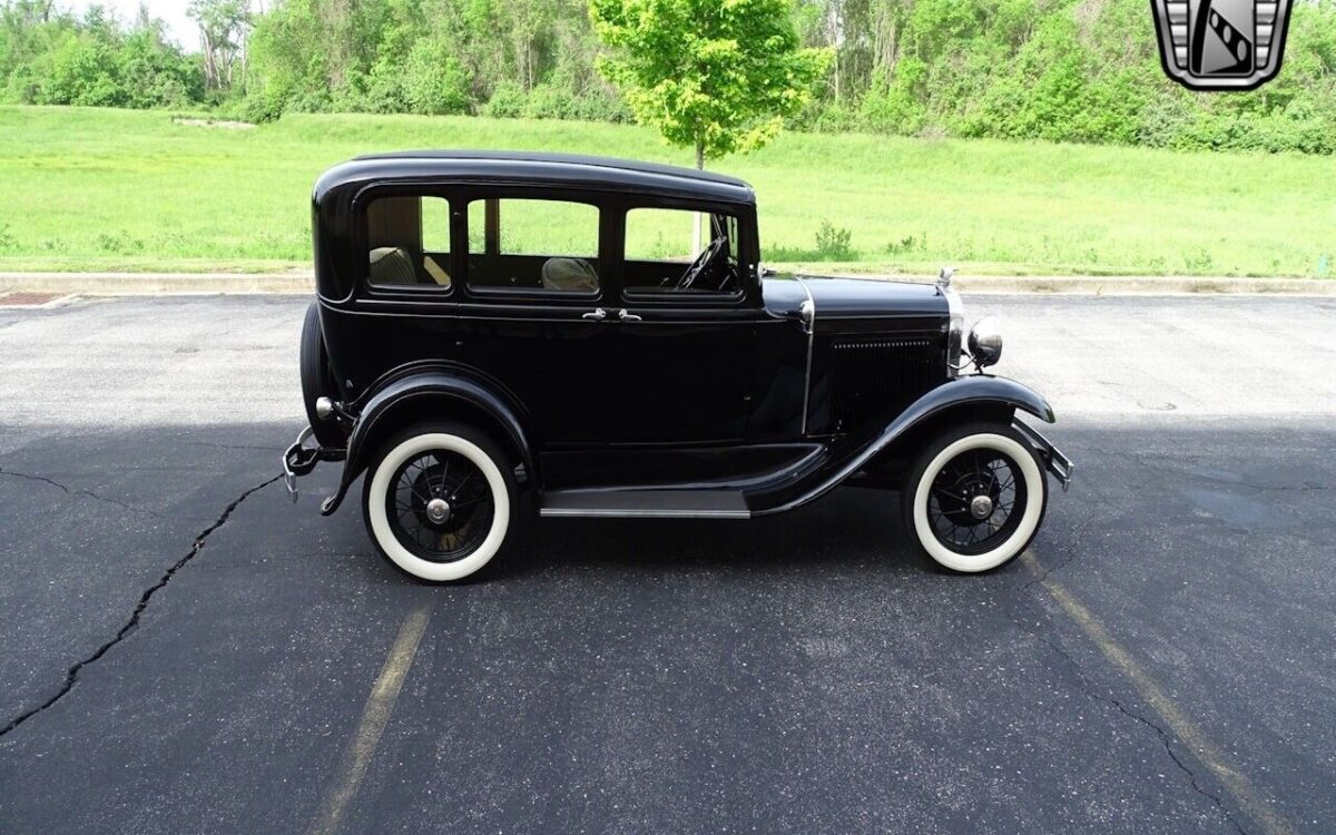 Ford-Sedan-1931-9