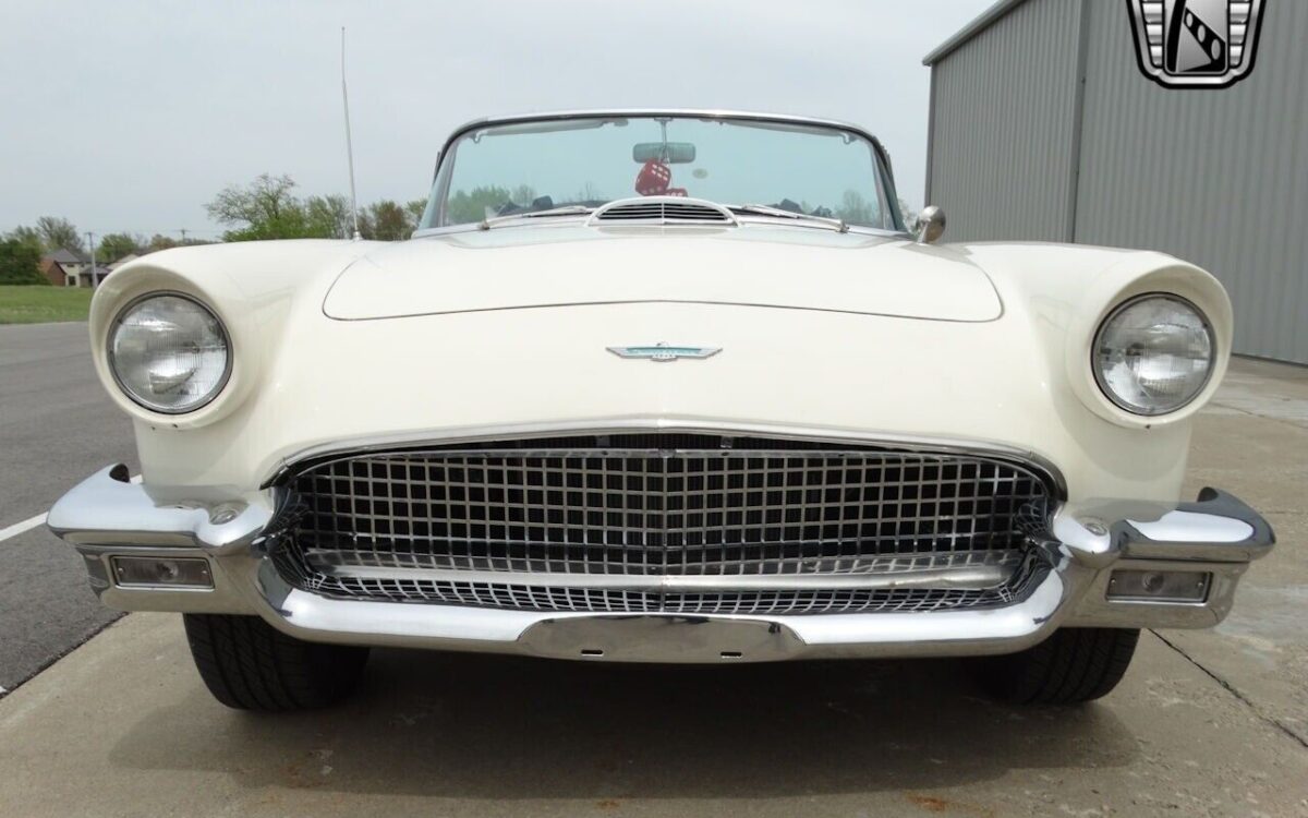 Ford-Thunderbird-1956-1