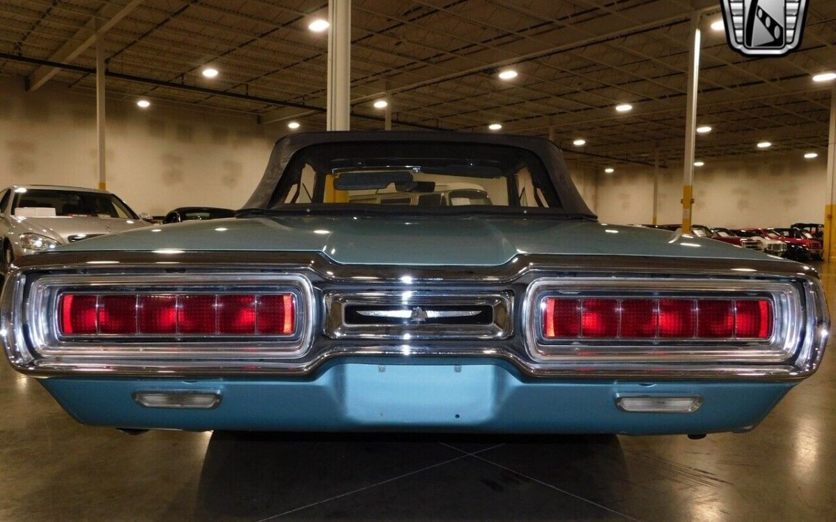 Ford-Thunderbird-1965-8