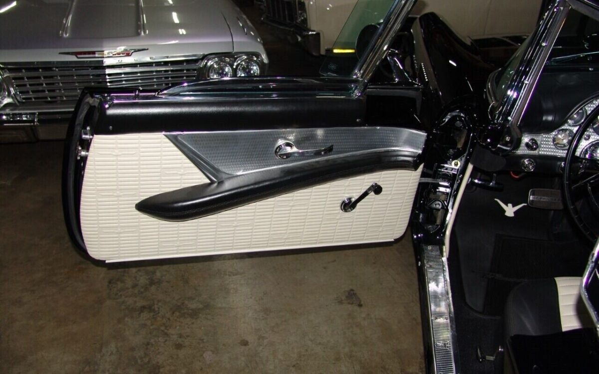 Ford-Thunderbird-Cabriolet-1957-34