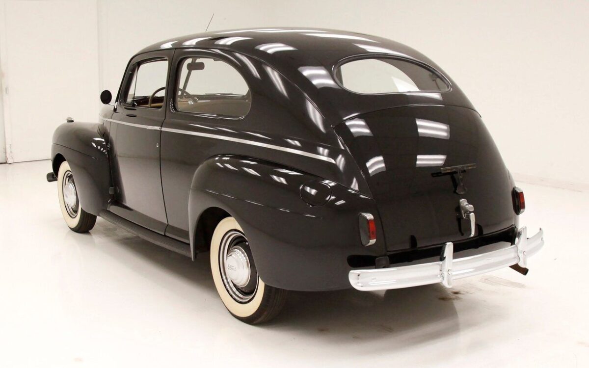 Ford-Tudor-Berline-1941-2