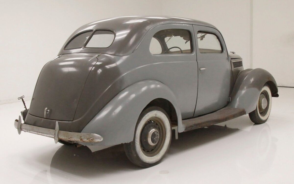 Ford-Tudor-Sedan-Berline-1937-4