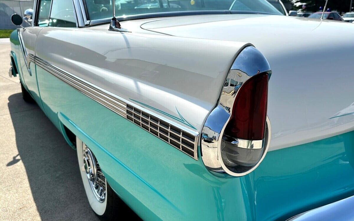 Ford-Victoria-1956-31