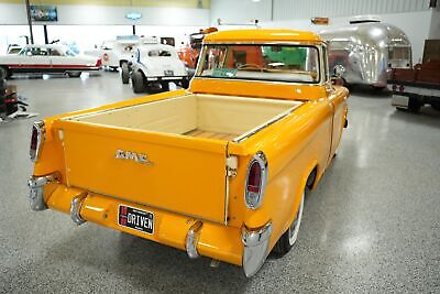 GMC-Suburban-1957-5