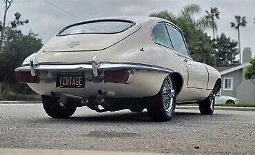 Jaguar-E-Type-Coupe-1969-7