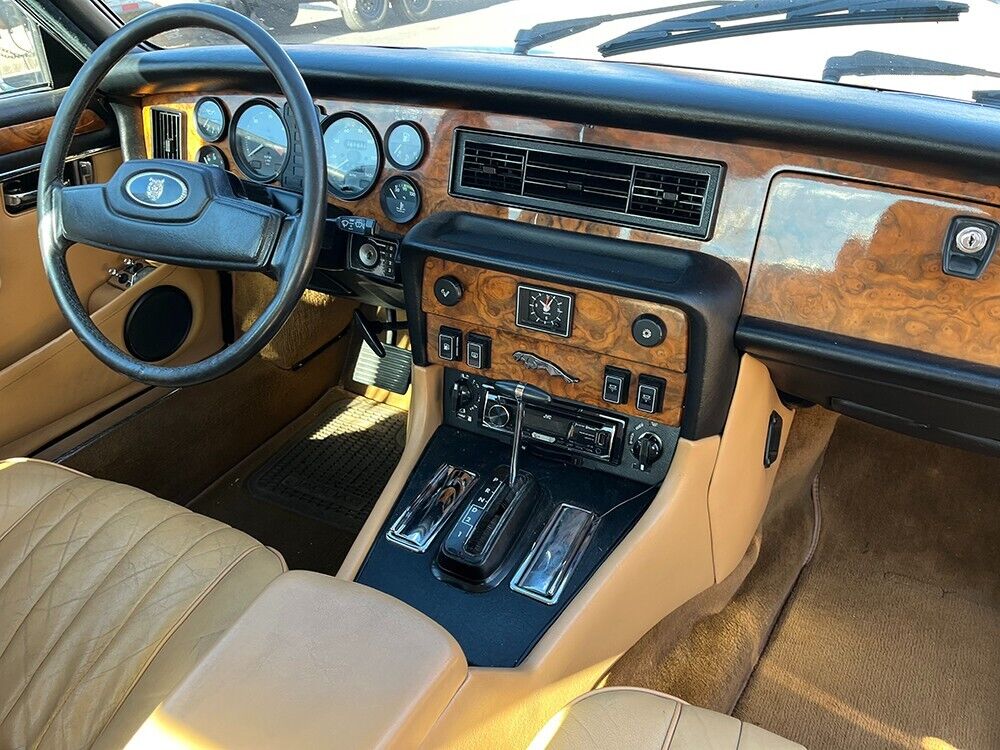 Jaguar-XJ6-Berline-1985-19