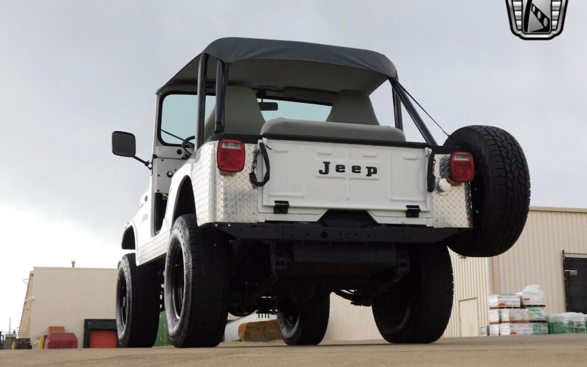 Jeep-CJ-1973-7