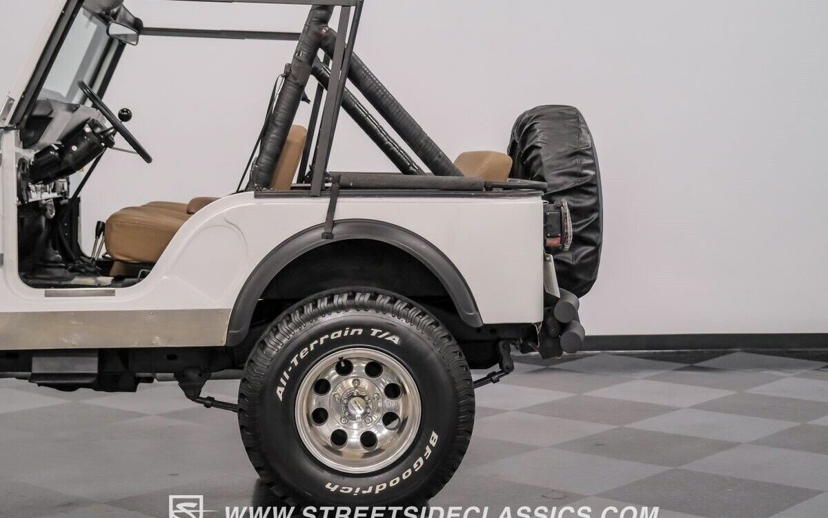 Jeep-CJ-1981-8