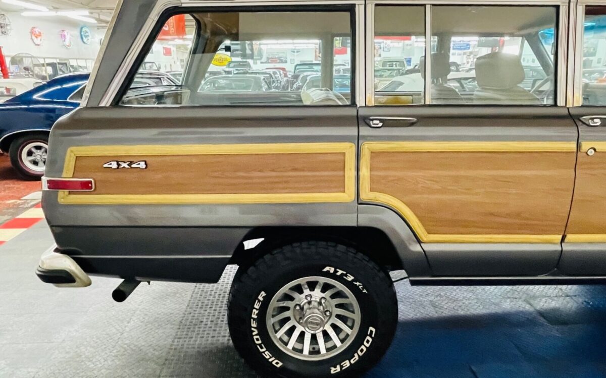 Jeep-Wagoneer-SUV-1987-28