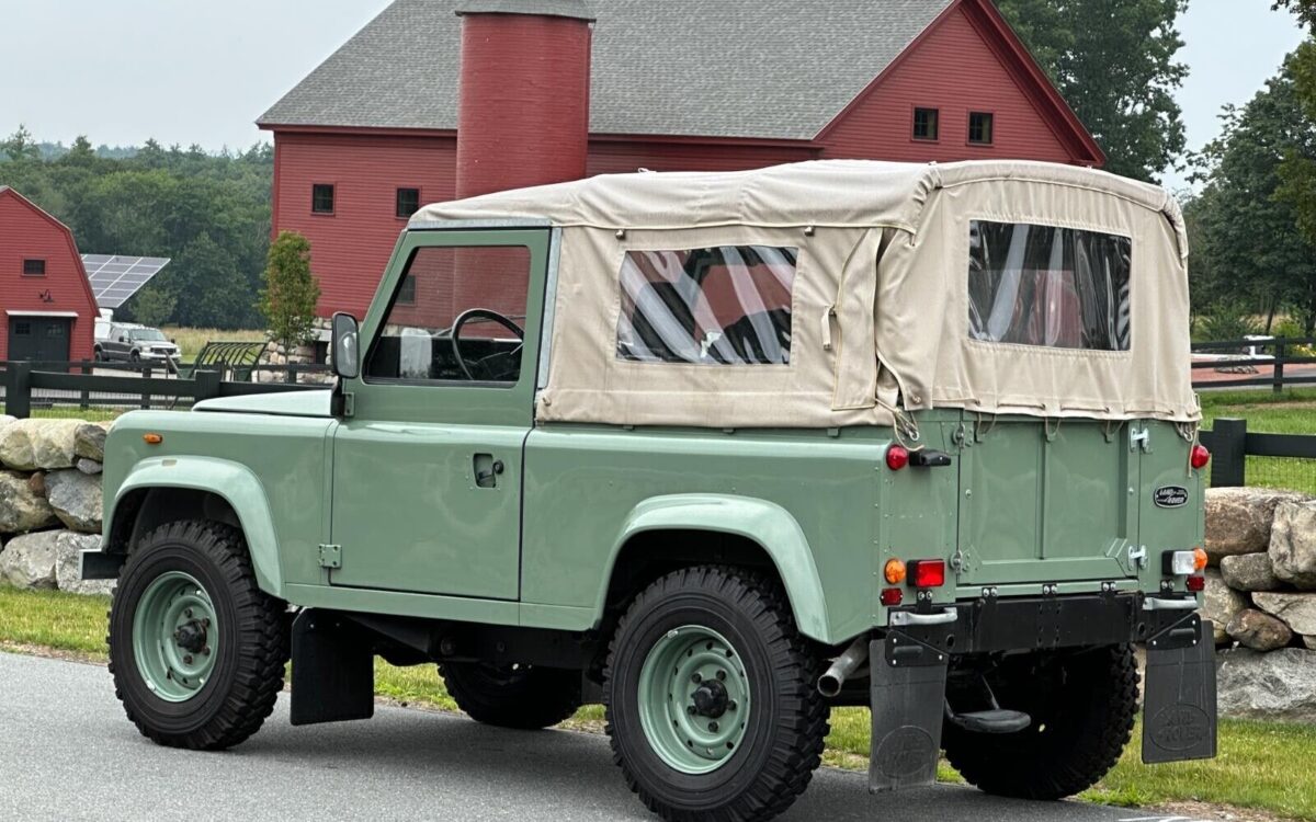 Land-Rover-Defender-1986-2