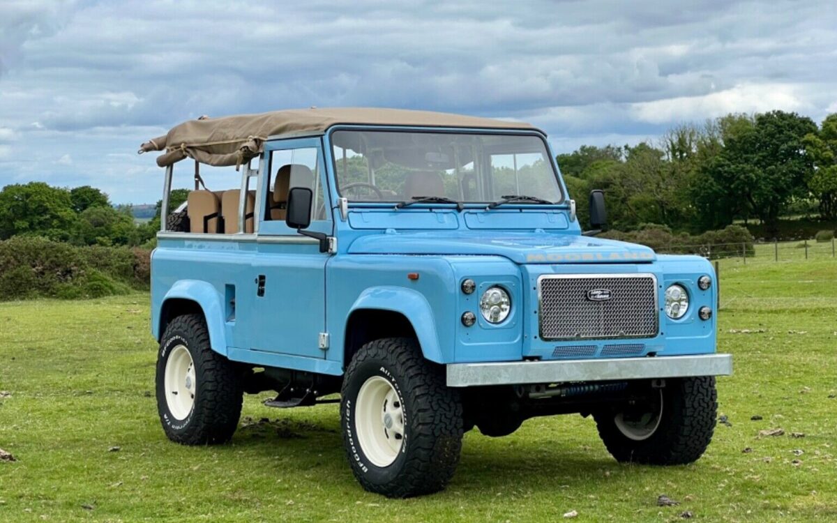 Land-Rover-Defender-SUV-1993-1