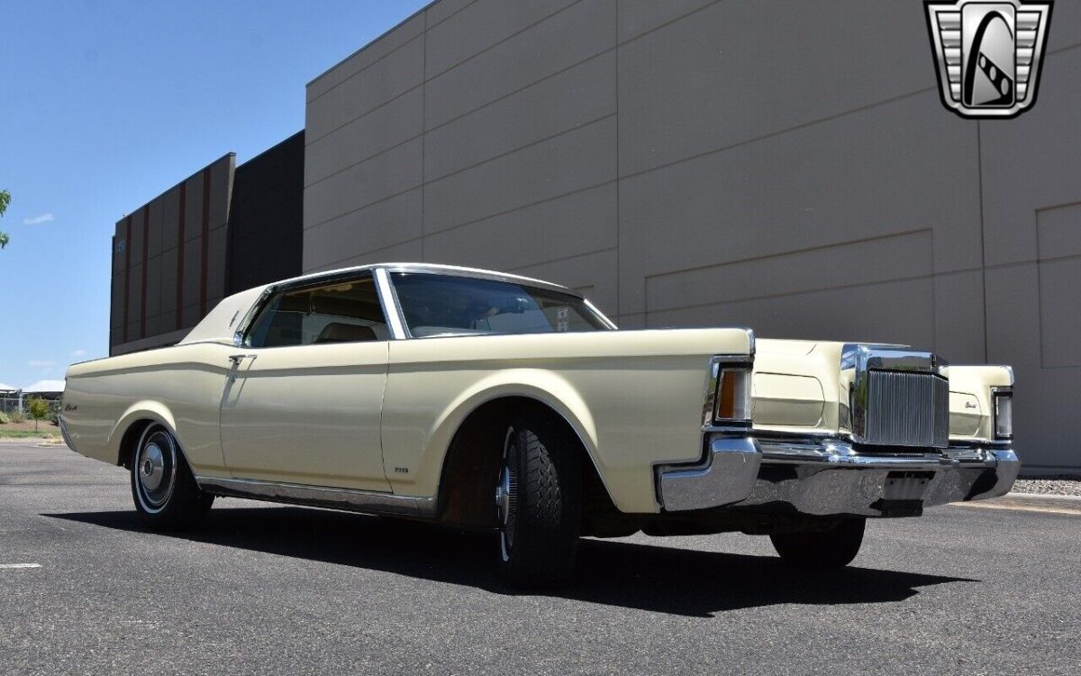 Lincoln-Continental-1970-8
