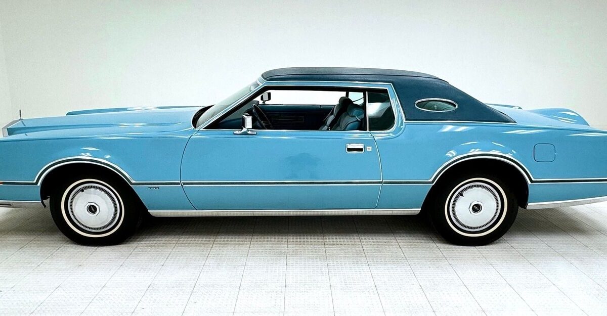 Lincoln-Continental-1975-1