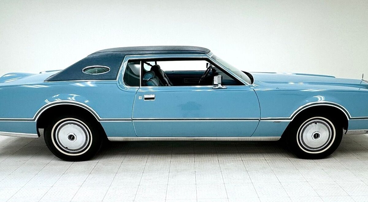 Lincoln-Continental-1975-5