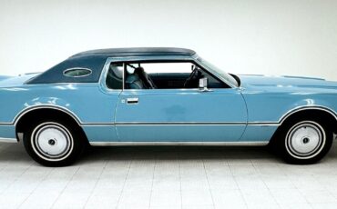 Lincoln-Continental-1975-5