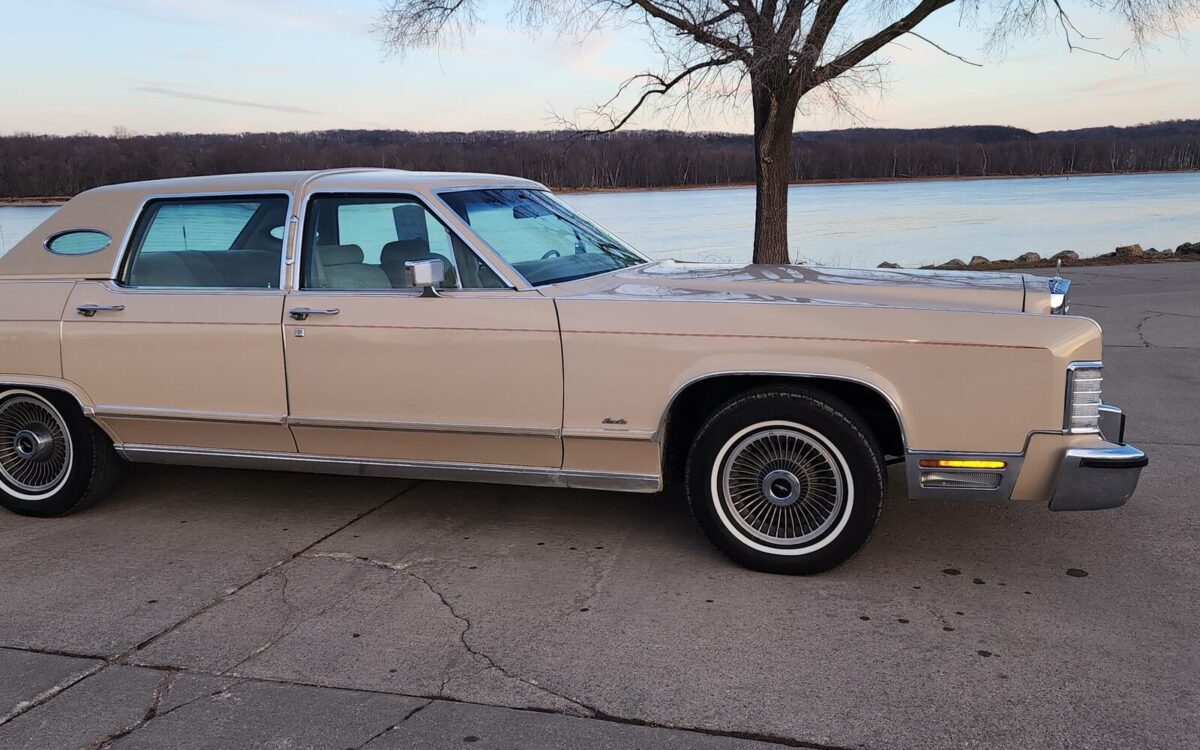 Lincoln-Town-Car-1978-12