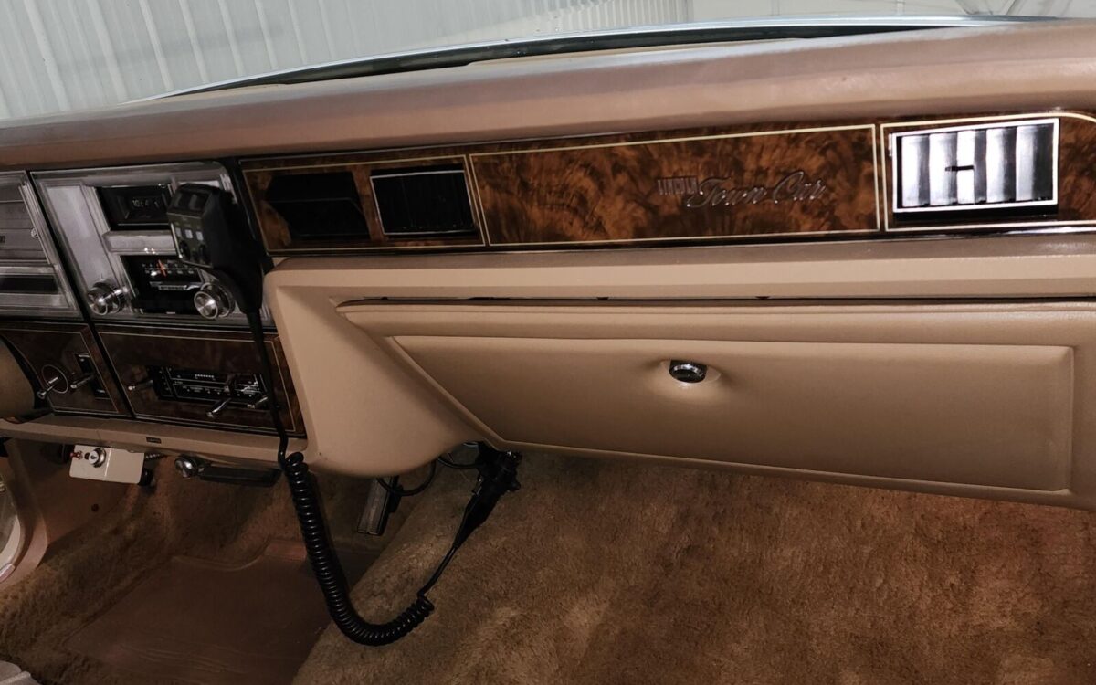 Lincoln-Town-Car-1978-19