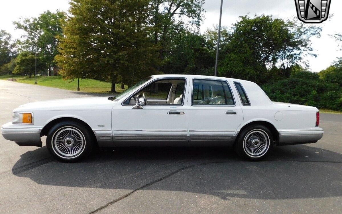 Lincoln-Town-Car-1991-2