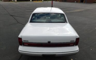 Lincoln-Town-Car-1991-3