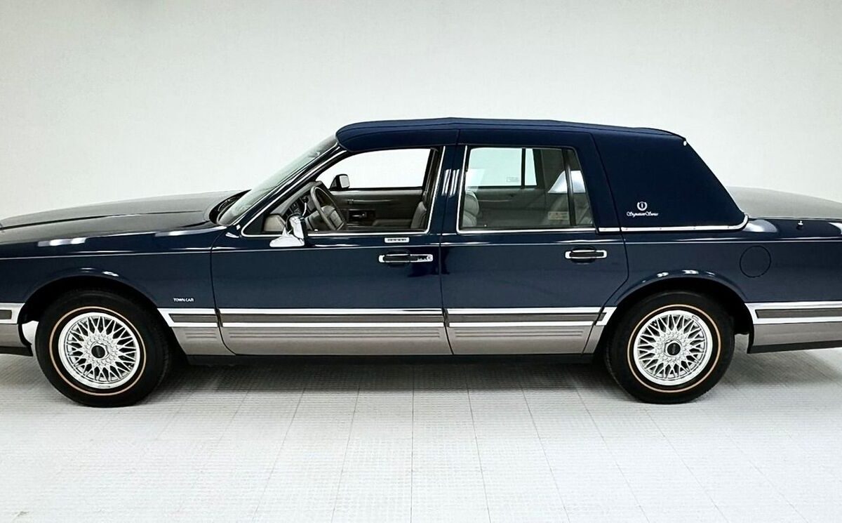 Lincoln-Town-Car-Berline-1990-1