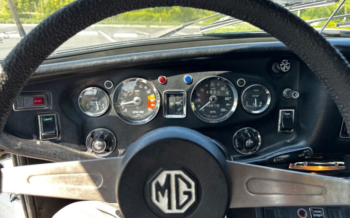 MG-MGB-Cabriolet-1976-19