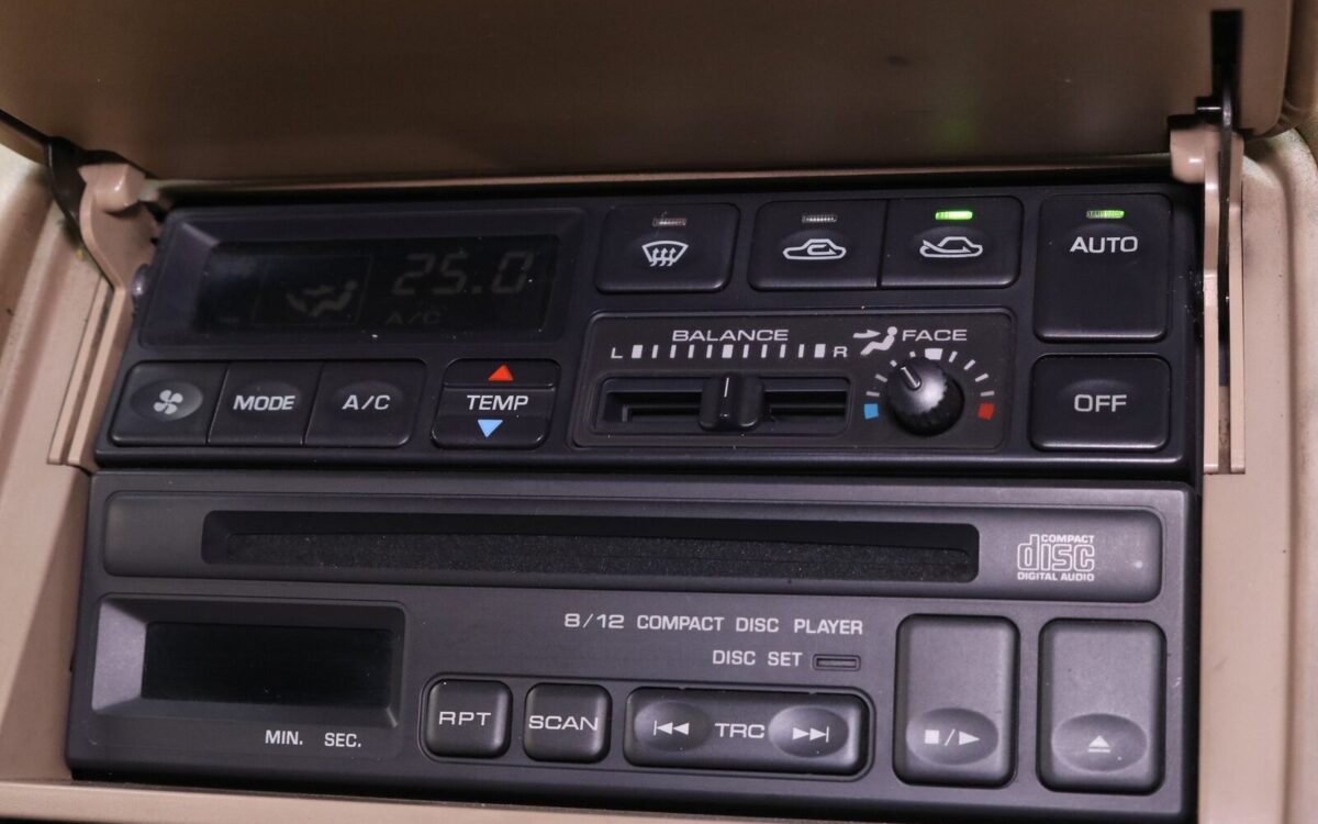 Mazda-Cosmo-Coupe-1990-11