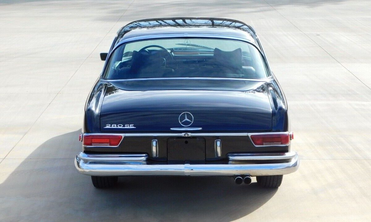 Mercedes-Benz-200-Series-1969-6