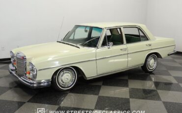 Mercedes-Benz-200-Series-Berline-1967-5