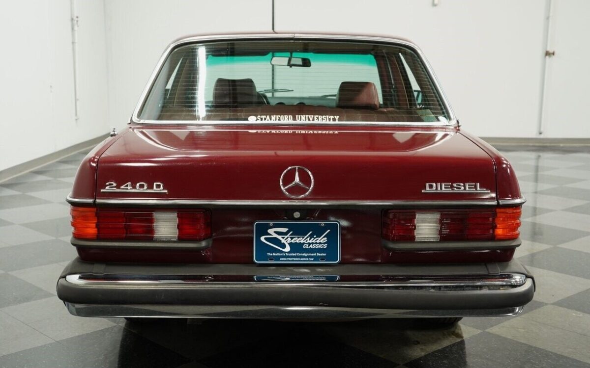 Mercedes-Benz-200-Series-Coupe-1983-8
