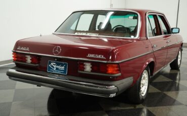 Mercedes-Benz-200-Series-Coupe-1983-9