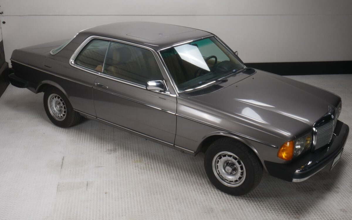 Mercedes-Benz-300-CD-Coupe-1984-1