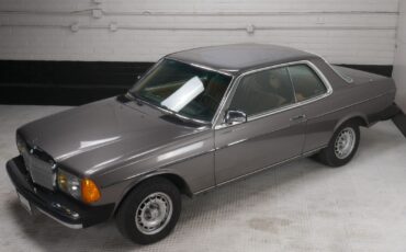 Mercedes-Benz-300-CD-Coupe-1984-7