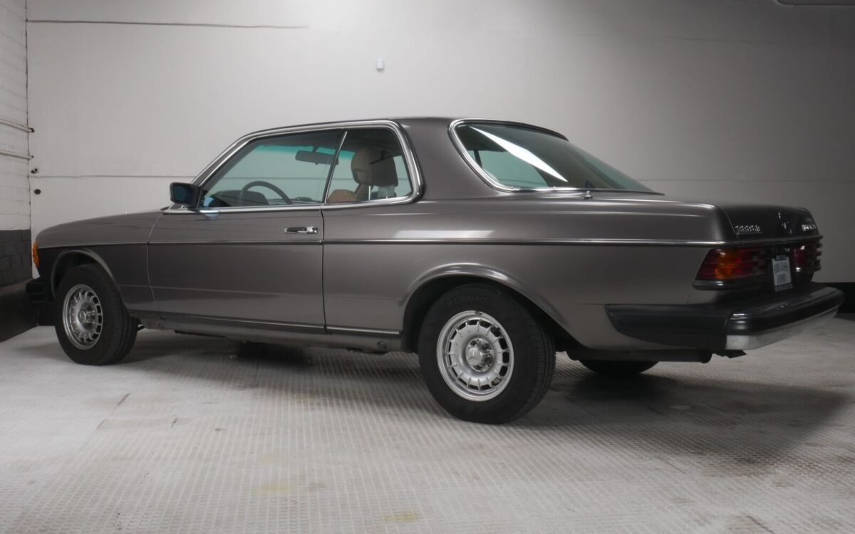 Mercedes-Benz-300-CD-Coupe-1984-8