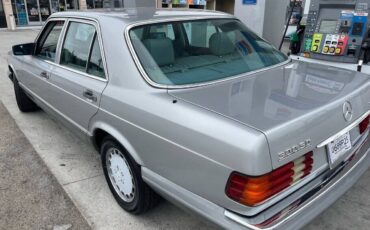 Mercedes-Benz-300-Series-Berline-1984-1