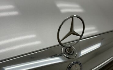 Mercedes-Benz-300-Series-Berline-1984-10