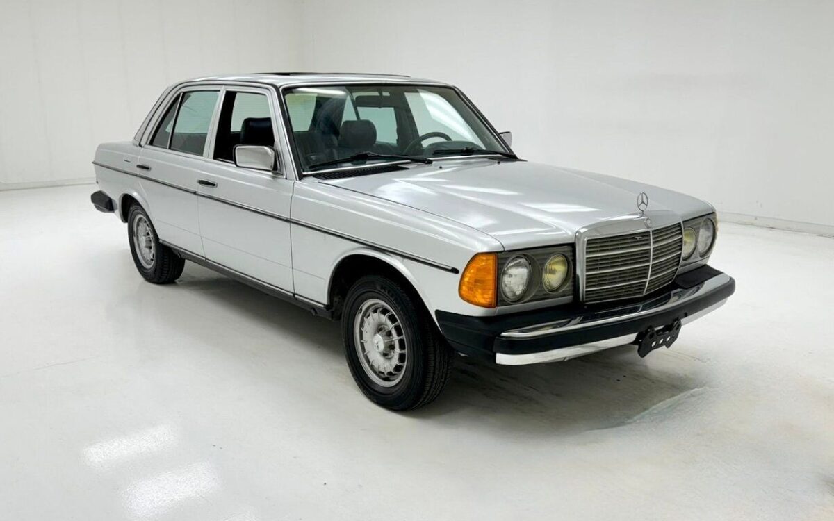 Mercedes-Benz-300-Series-Berline-1984-6