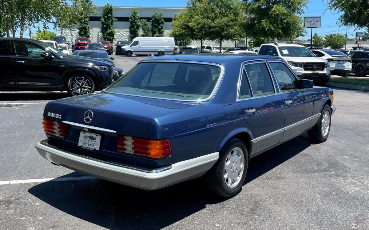 Mercedes-Benz-300-Series-Berline-1985-2