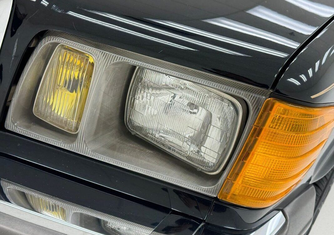 Mercedes-Benz-380SE-Berline-1984-10