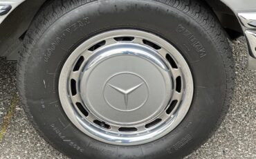Mercedes-Benz-400-Series-1973-31