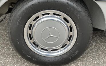 Mercedes-Benz-400-Series-1973-32