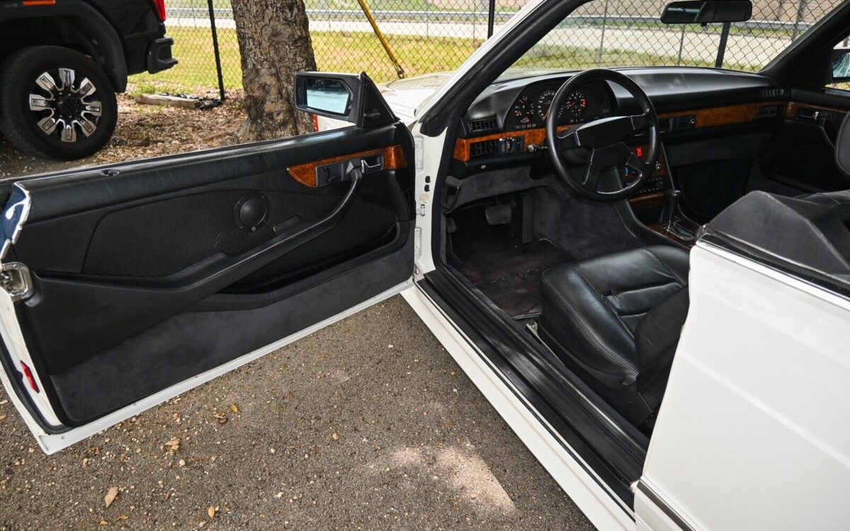 Mercedes-Benz-500-Series-1985-29