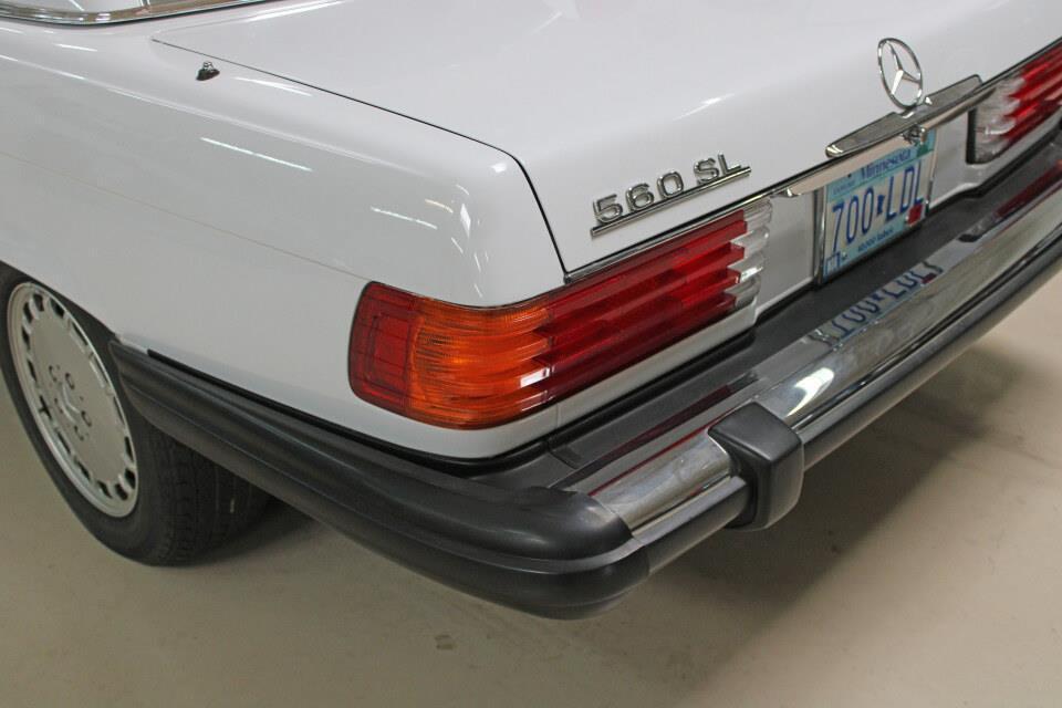 Mercedes-Benz-500-Series-1987-33