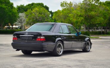 Mercedes-Benz-500E-6.0-AMG-1993-10