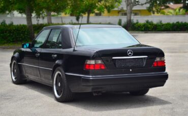 Mercedes-Benz-500E-6.0-AMG-1993-13