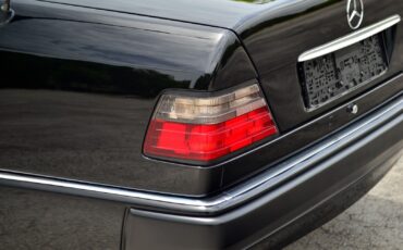 Mercedes-Benz-500E-6.0-AMG-1993-24